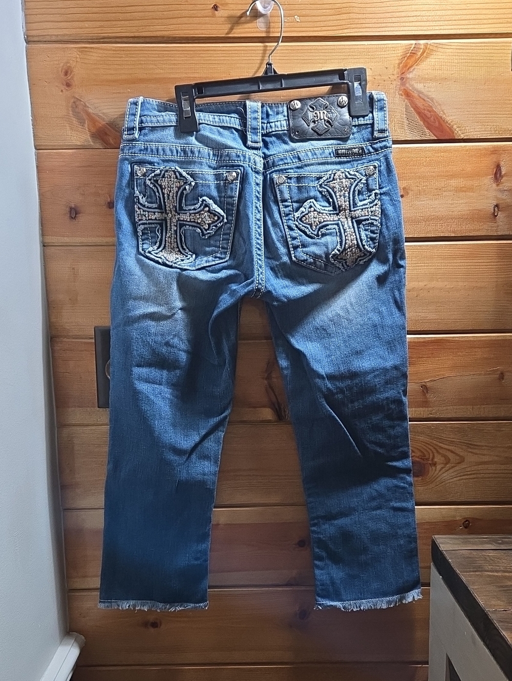 Miss Me Signature Capri Embellished Cross Pockets Size 25 EUC
